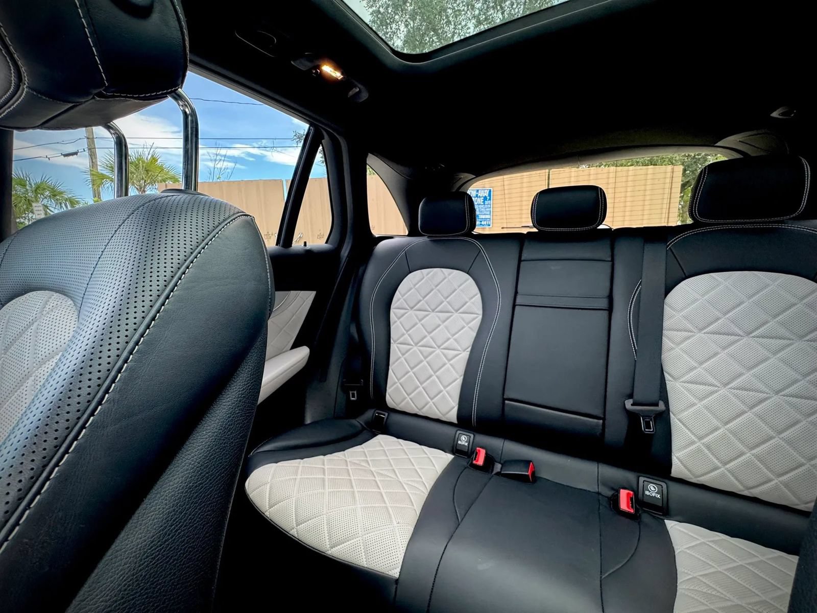 Used 2021 Mercedes-Benz GLC 300 4MATIC image 27