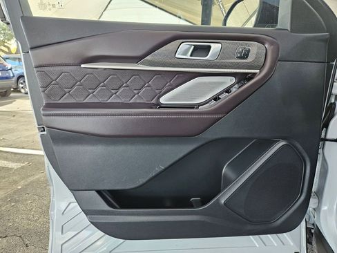 Used 2025 Ford Explorer Platinum w/ LUX Leather Package image 13