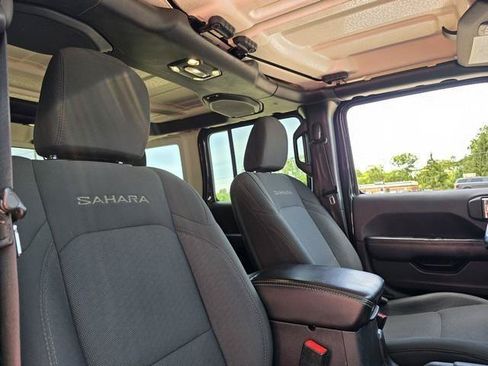 Used 2020 Jeep Wrangler Unlimited Sahara w/ Dual Top Group AWD/4WD image 29