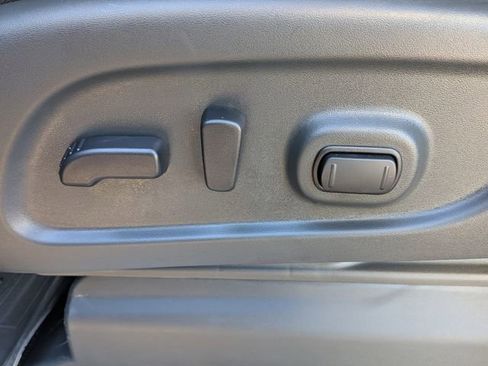 Used 2024 Nissan Titan PRO-4X w/ Pro-4x Convenience Package AWD/4WD image 16