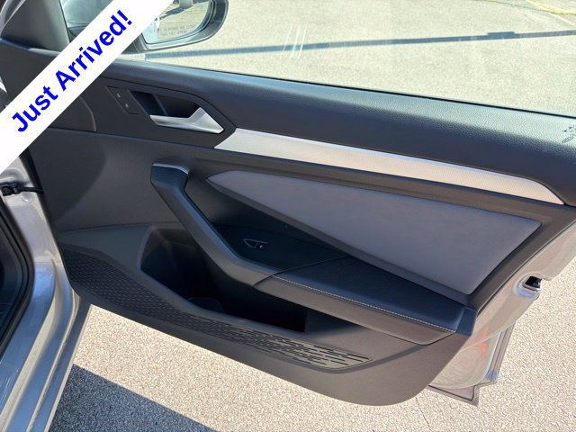 Used 2025 Volkswagen Jetta SE FWD image 20
