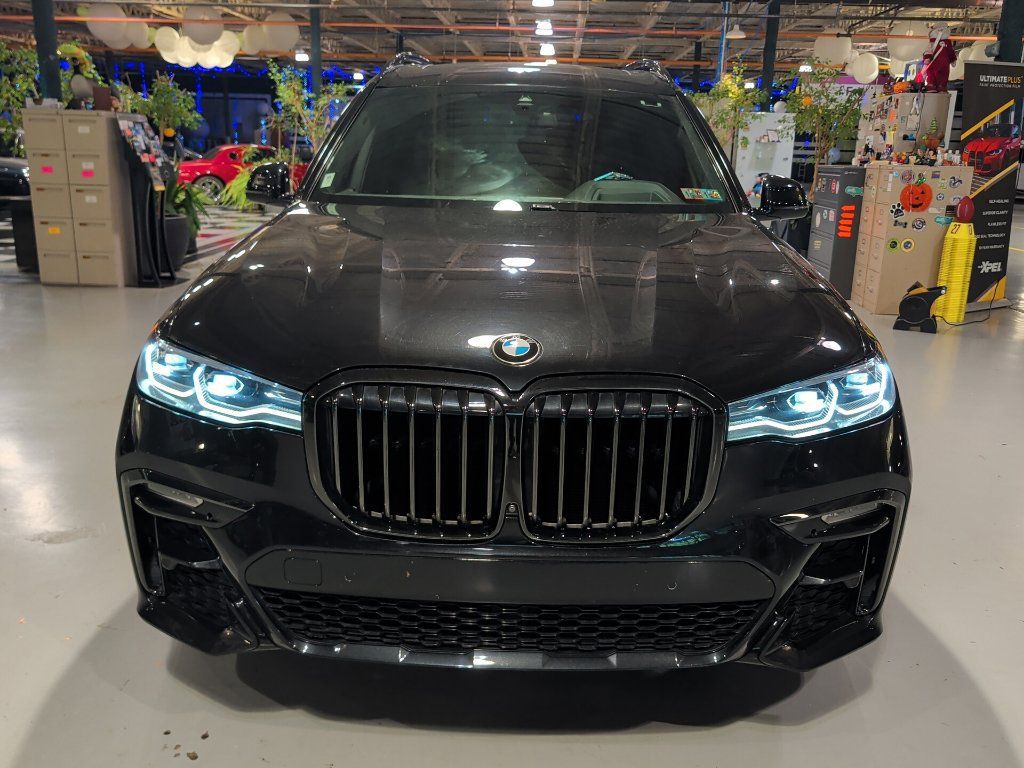 Used 2021 BMW X7 xDrive40i w/ M Sport Package AWD/4WD image 10