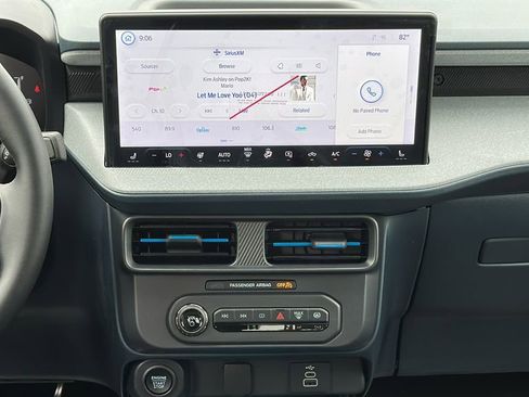 New 2025 Ford Maverick XLT w/ XLT Luxury Package AWD/4WD image 13