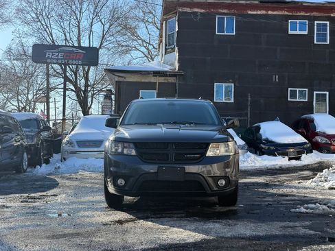 Used 2019 Dodge Journey SE w/ Connectivity Group FWD image 17