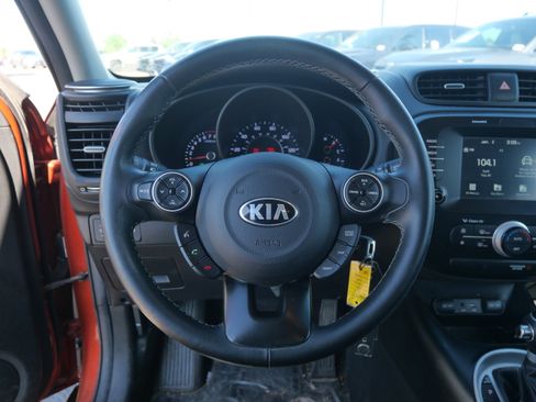 Used 2019 Kia Soul + image 10