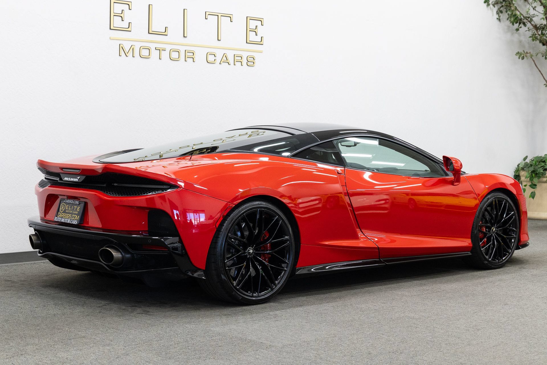 Used 2021 McLaren GT RWD image 12