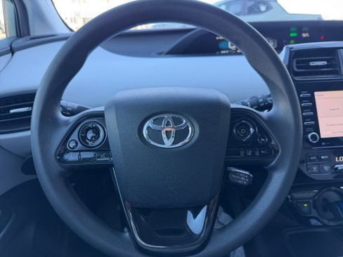 Used 2022 Toyota Prius LE image 9