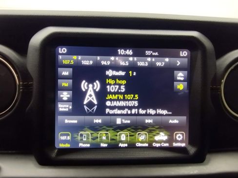 Used 2020 Jeep Wrangler Unlimited Sahara image 36