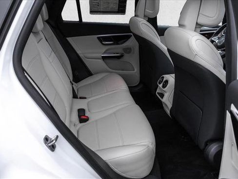 Certified 2025 Mercedes-Benz GLC 300 4MATIC image 22