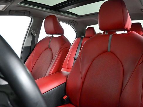 Used 2019 Toyota Camry XSE image 5