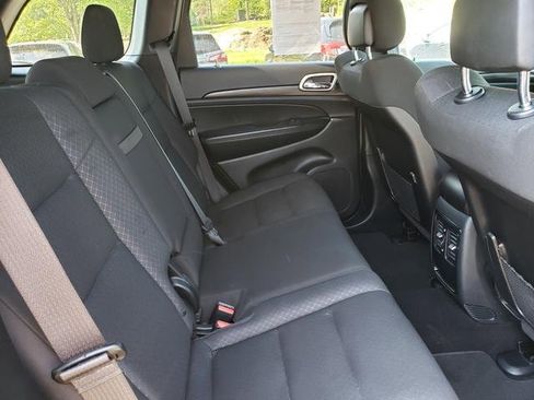 Used 2020 Jeep Grand Cherokee Laredo AWD/4WD image 17
