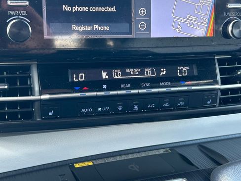 Used 2024 Toyota Sienna XSE w/ XSE Plus Package image 37