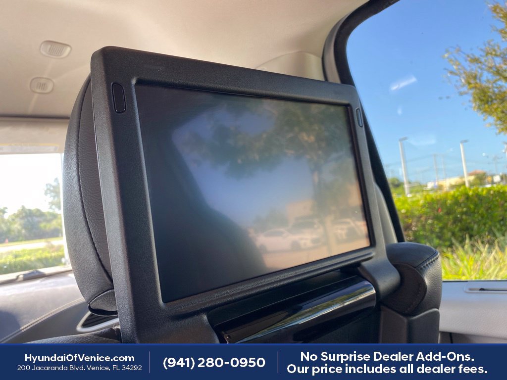 Used 2022 Chrysler Pacifica Touring-L w/ Uconnect Theater Family Group FWD image 19