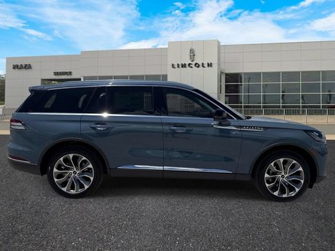New 2026 Lincoln Aviator AWD image 2