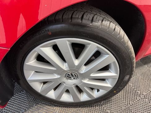 Used 2009 Volkswagen Beetle Convertible FWD image 26