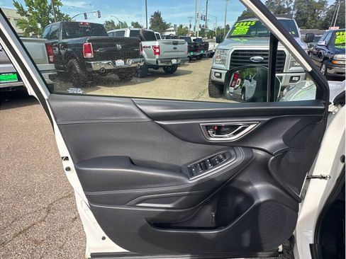 Used 2022 Subaru Forester Premium AWD/4WD image 15