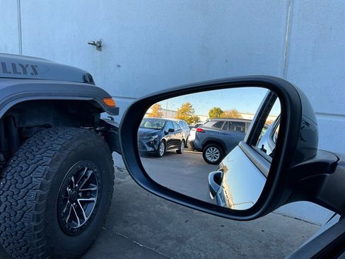 Used 2025 Chevrolet Trax LT image 18