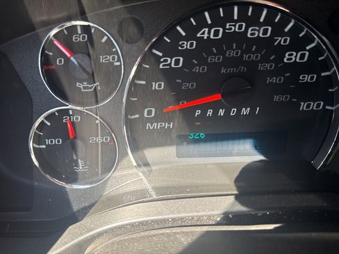 Used 2022 Chevrolet Express 2500 w/ Driver Convenience Package image 15