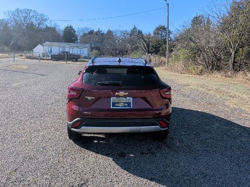 Certified 2025 Chevrolet Trax LT w/ Driver Confidence Package image 4