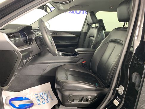 Used 2023 Jeep Grand Cherokee L Limited w/ Rear Seat Video Group I AWD/4WD image 15