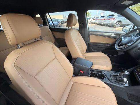 Certified 2022 Volkswagen Tiguan SE FWD image 19