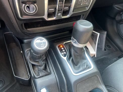 Used 2023 Jeep Gladiator Sport AWD/4WD image 26