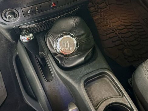 Used 2018 Jeep Wrangler Sport AWD/4WD image 15