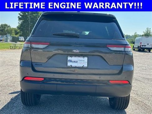 New 2025 Jeep Grand Cherokee Altitude image 6