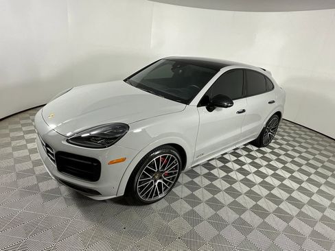 Used 2022 Porsche Cayenne GTS image 9