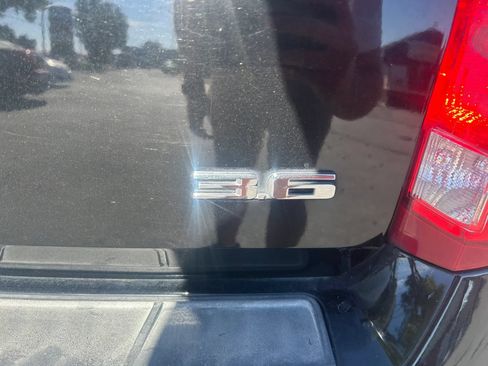Used 2013 Cadillac SRX FWD image 5