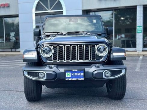 Used 2024 Jeep Wrangler Unlimited Sahara AWD/4WD image 9