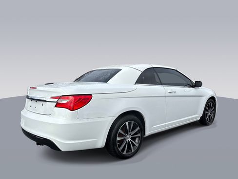 Used 2012 Chrysler 200 S FWD image 3
