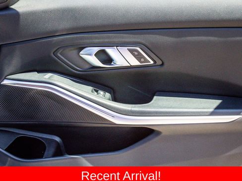 Used 2022 BMW 330i Sedan w/ M Sport Package RWD image 12