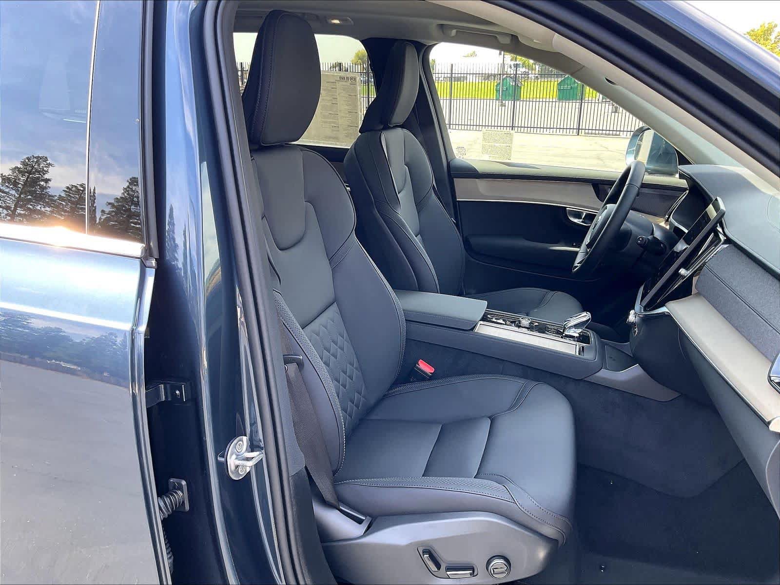 New 2027 Volvo XC90 B5 Plus AWD/4WD image 32