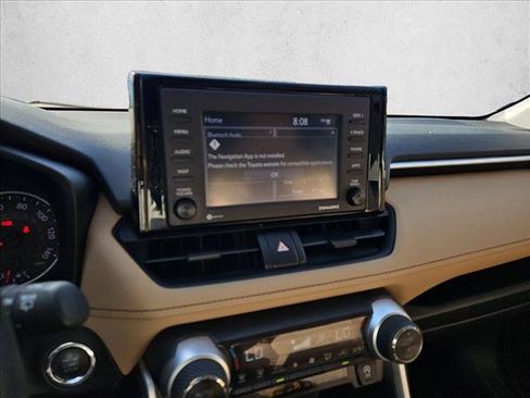Used 2021 Toyota RAV4 XLE w/ Convenience Package FWD image 11