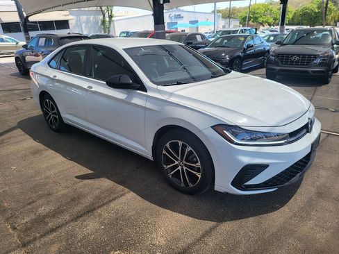 Used 2025 Volkswagen Jetta Sport FWD image 4