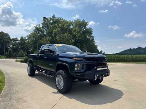 Used 2022 Chevrolet Silverado 2500 Custom w/ Custom Convenience Package AWD/4WD image 3