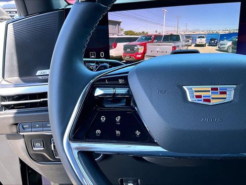 Used 2026 Cadillac Escalade ESV Luxury w/ Touring Package AWD/4WD image 24