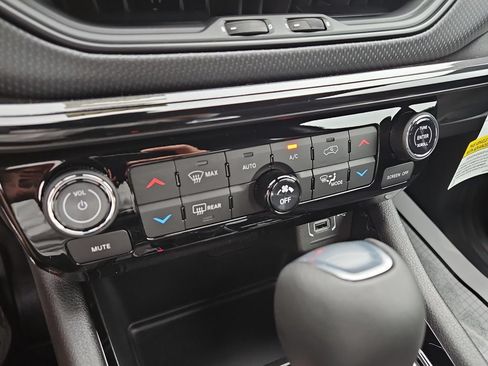 New 2026 Jeep Compass Latitude AWD/4WD image 12