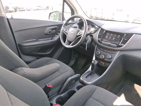 Used 2022 Chevrolet Trax LS w/ Tint and Cruise Package AWD/4WD image 14