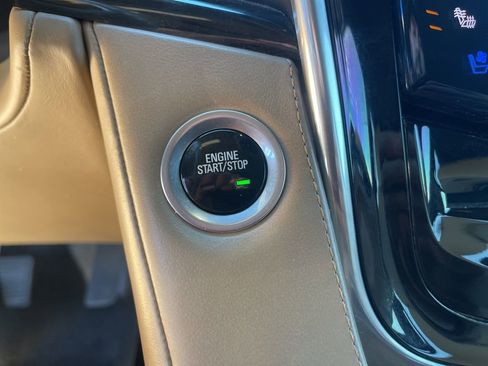 Used 2019 Cadillac Escalade ESV Platinum image 39