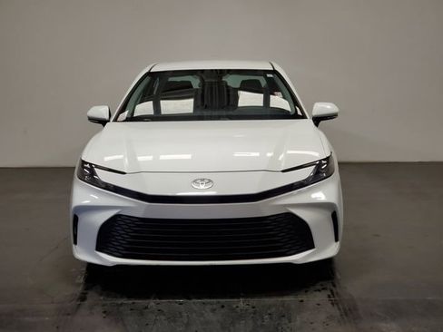 Used 2025 Toyota Camry LE image 3