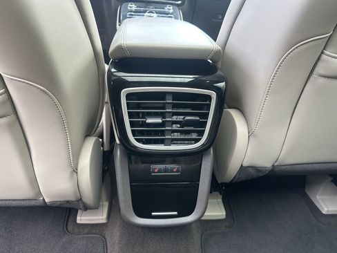 Used 2023 Lincoln Nautilus Reserve image 11