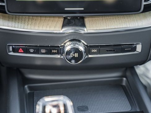 New 2026 Volvo XC60 B5 Ultra w/ Protection Package Premier image 23