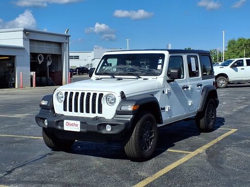 Used 2024 Jeep Wrangler Unlimited Sport AWD/4WD image 2
