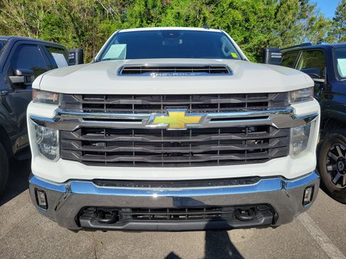 Used 2024 Chevrolet Silverado 2500 LT image 2