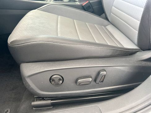 Certified 2025 Volkswagen Jetta SE FWD image 11
