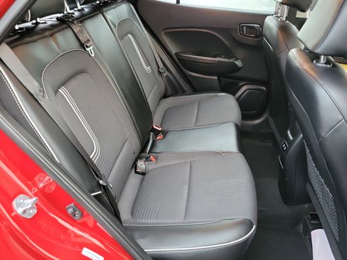 Certified 2025 Hyundai Venue Limited image 19