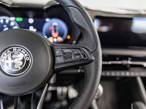 New 2025 Alfa Romeo Tonale w/ Premium Package image 25