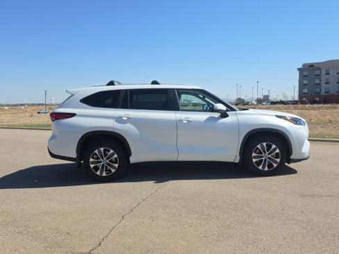 Used 2023 Toyota Highlander XLE image 5